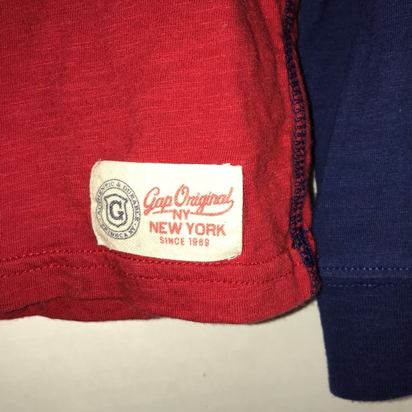 Gap Kids shirt, 100% cotton, red/navy blue/light gray, two buttons on chest - Picture 3 of 8